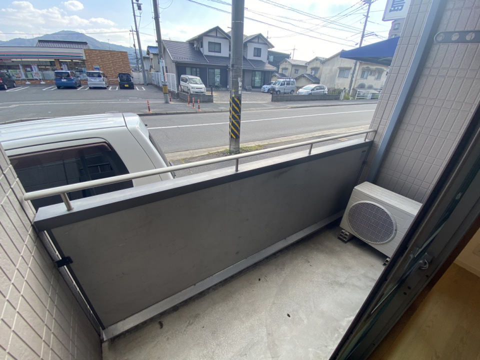 バルコニーからもコンビニが！