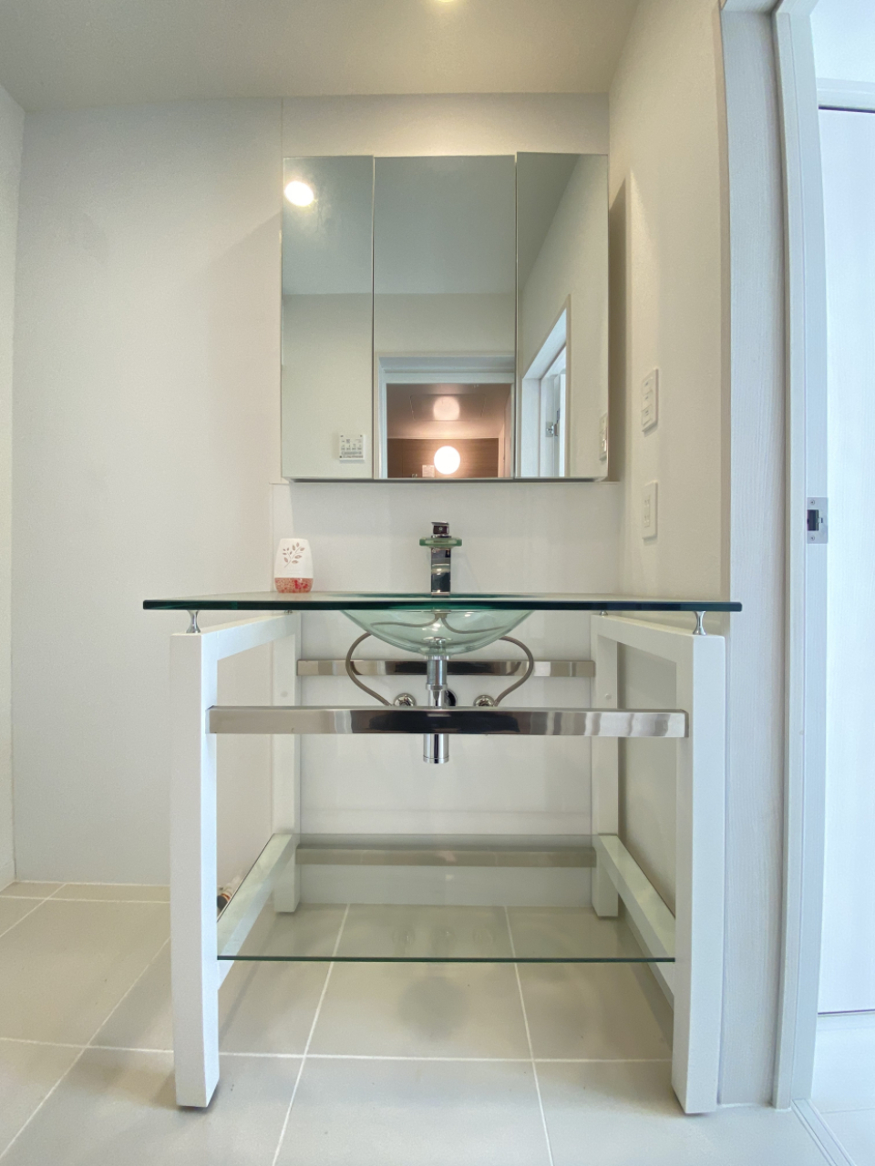 珍しいガラスの洗面台