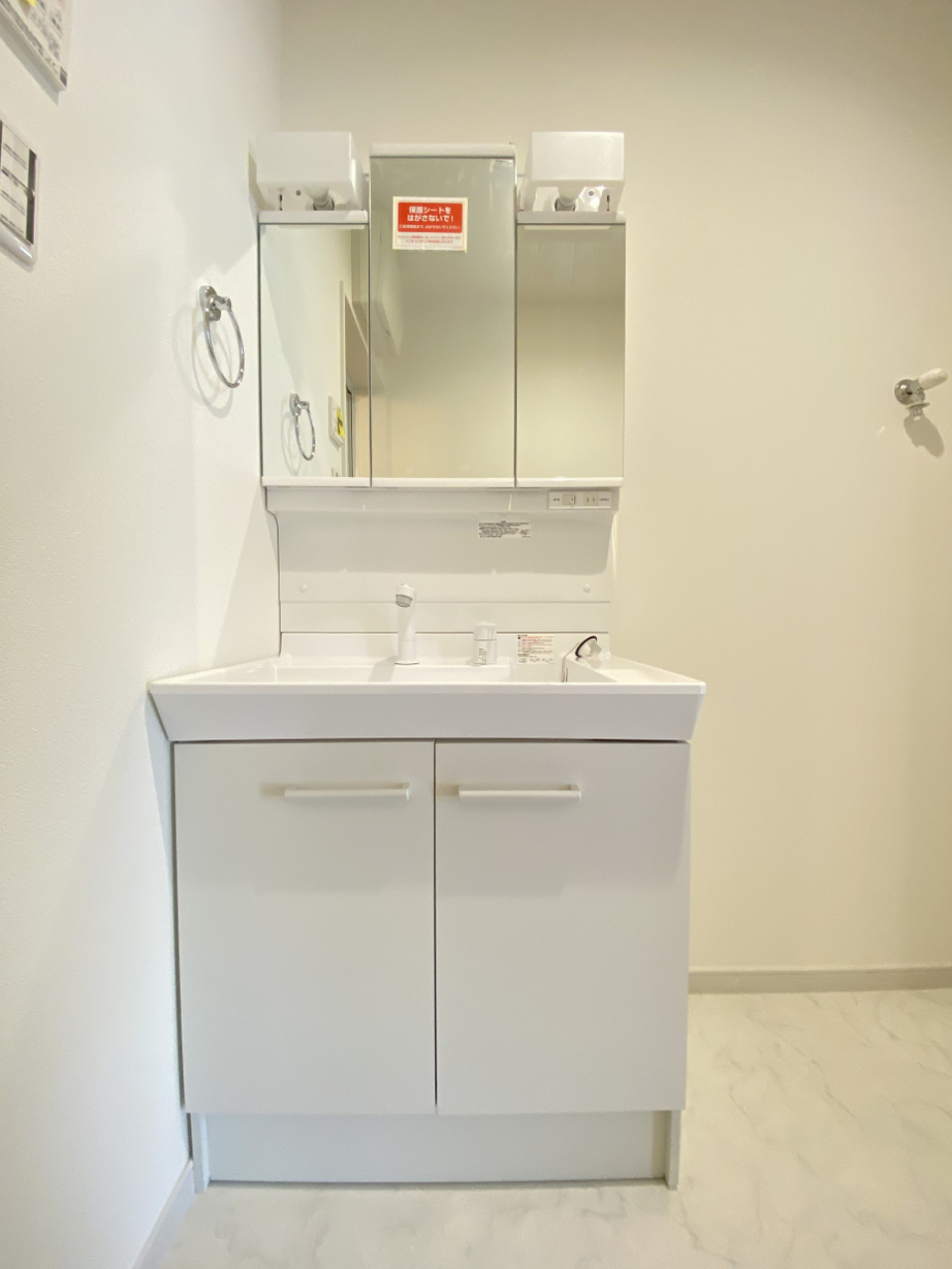 三面鏡付き、ゆったりパウダールーム