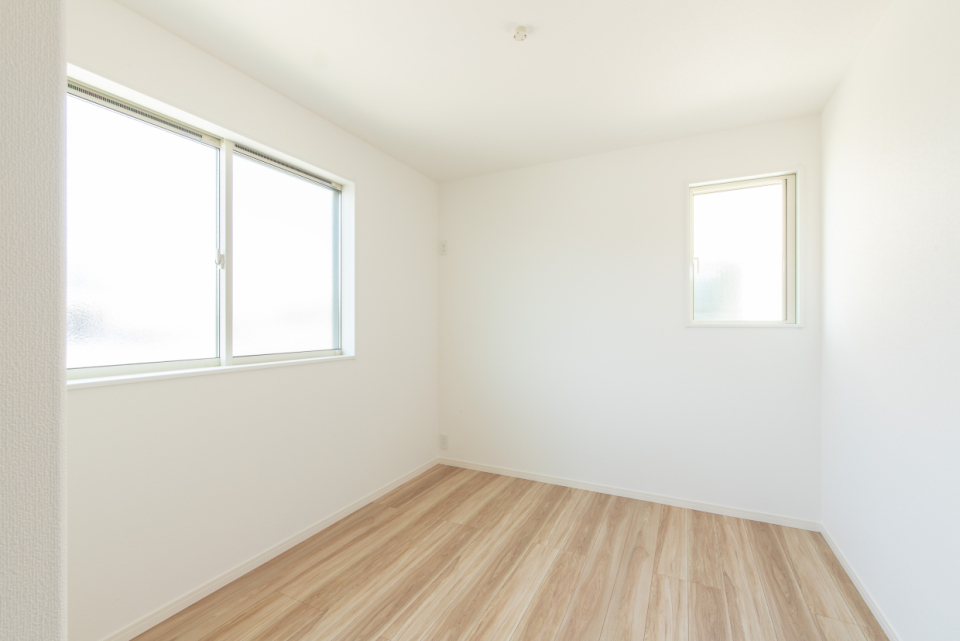 2階居室は二面採光のため、明るく風通しがいい心地いい空間です。